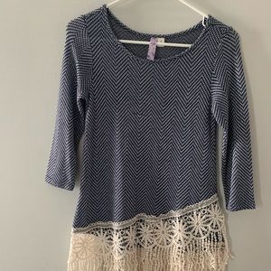 🌷2 for $18🌷boho lace hem top